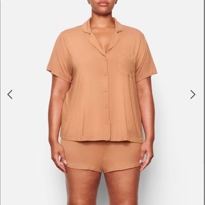 BNWT SOLD OUT SKIMS SLEEP SHORT SLEEVE SET CAMEL SIZE M